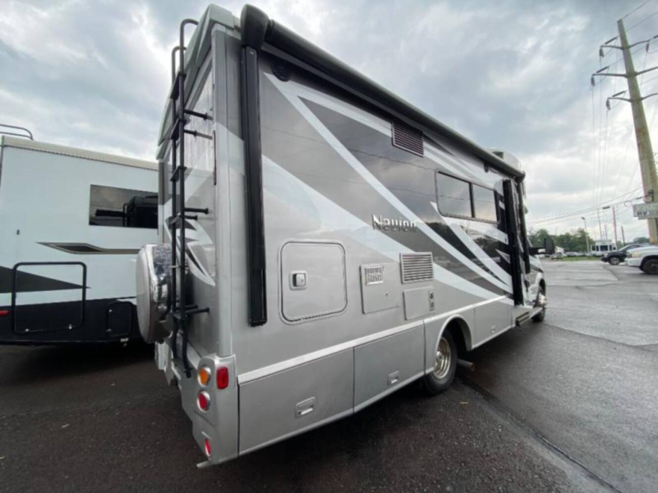 A photo of this 2015 Itasca Navion 24M