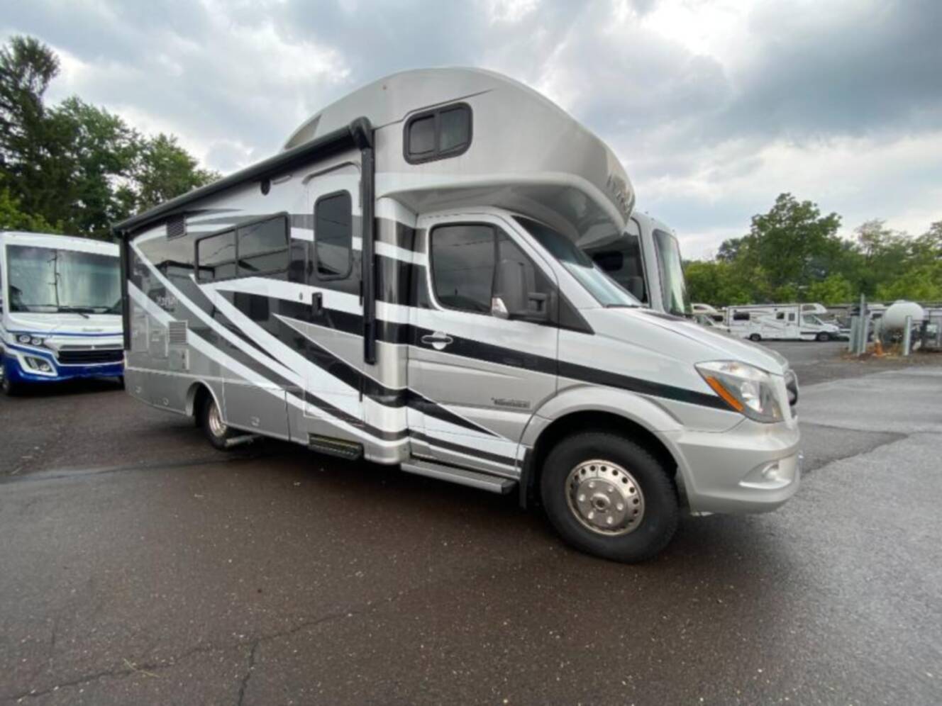 A photo of this 2015 Itasca Navion 24M