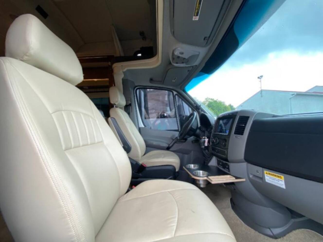 A photo of this 2015 Itasca Navion 24M
