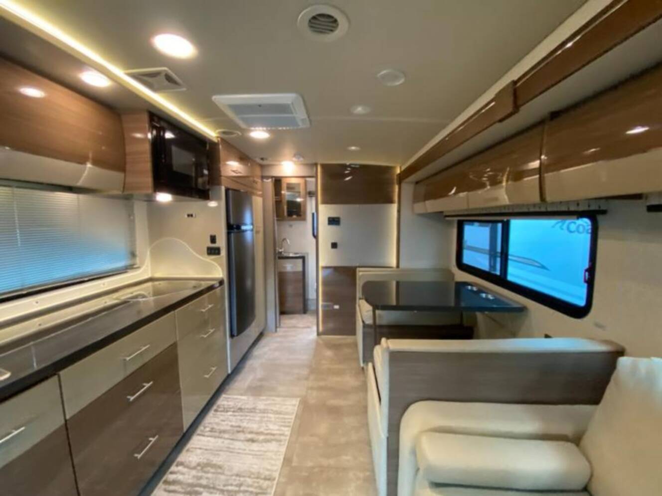 A photo of this 2015 Itasca Navion 24M