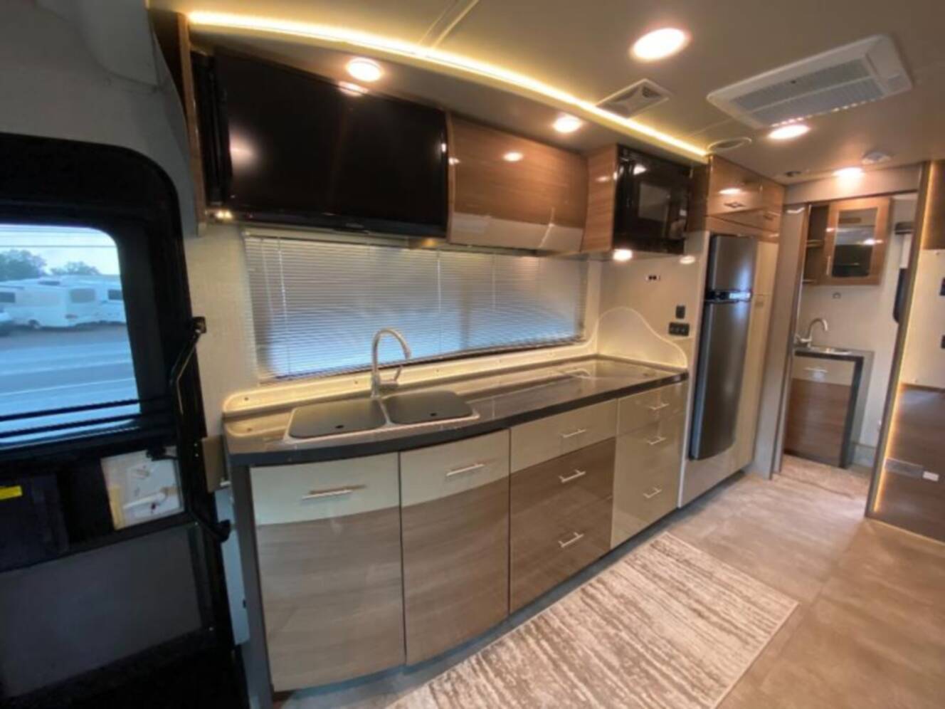 A photo of this 2015 Itasca Navion 24M