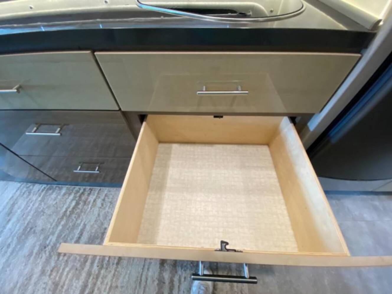A photo of this 2015 Itasca Navion 24M