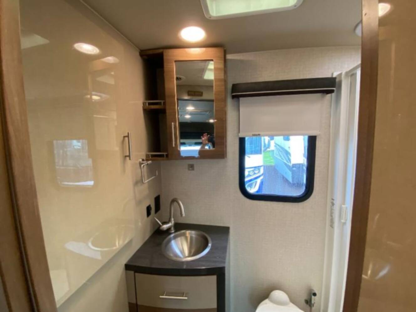 A photo of this 2015 Itasca Navion 24M