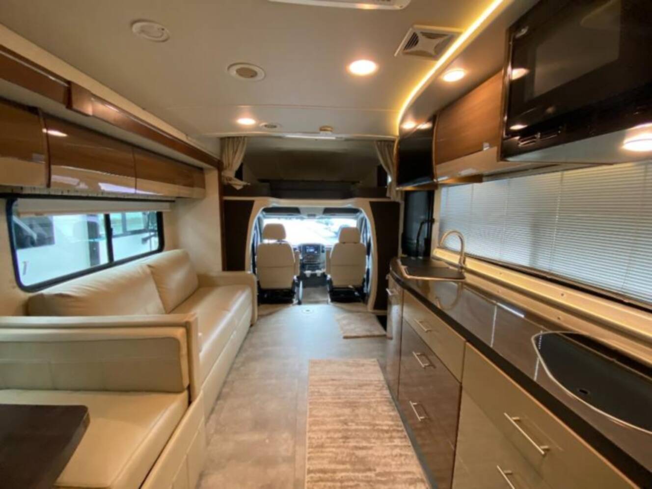 A photo of this 2015 Itasca Navion 24M