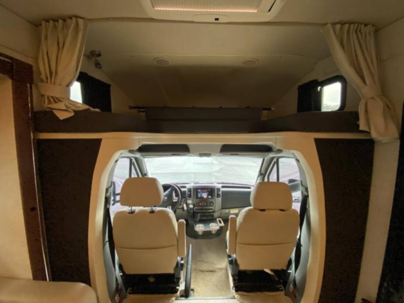 A photo of this 2015 Itasca Navion 24M