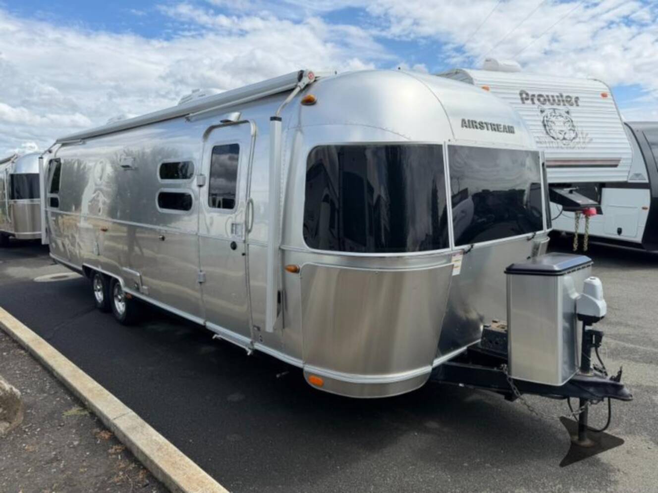 A photo of this 2019 Airstream International Serenity 30RB Twin