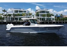 Boston Whaler 330 Outrage Review image