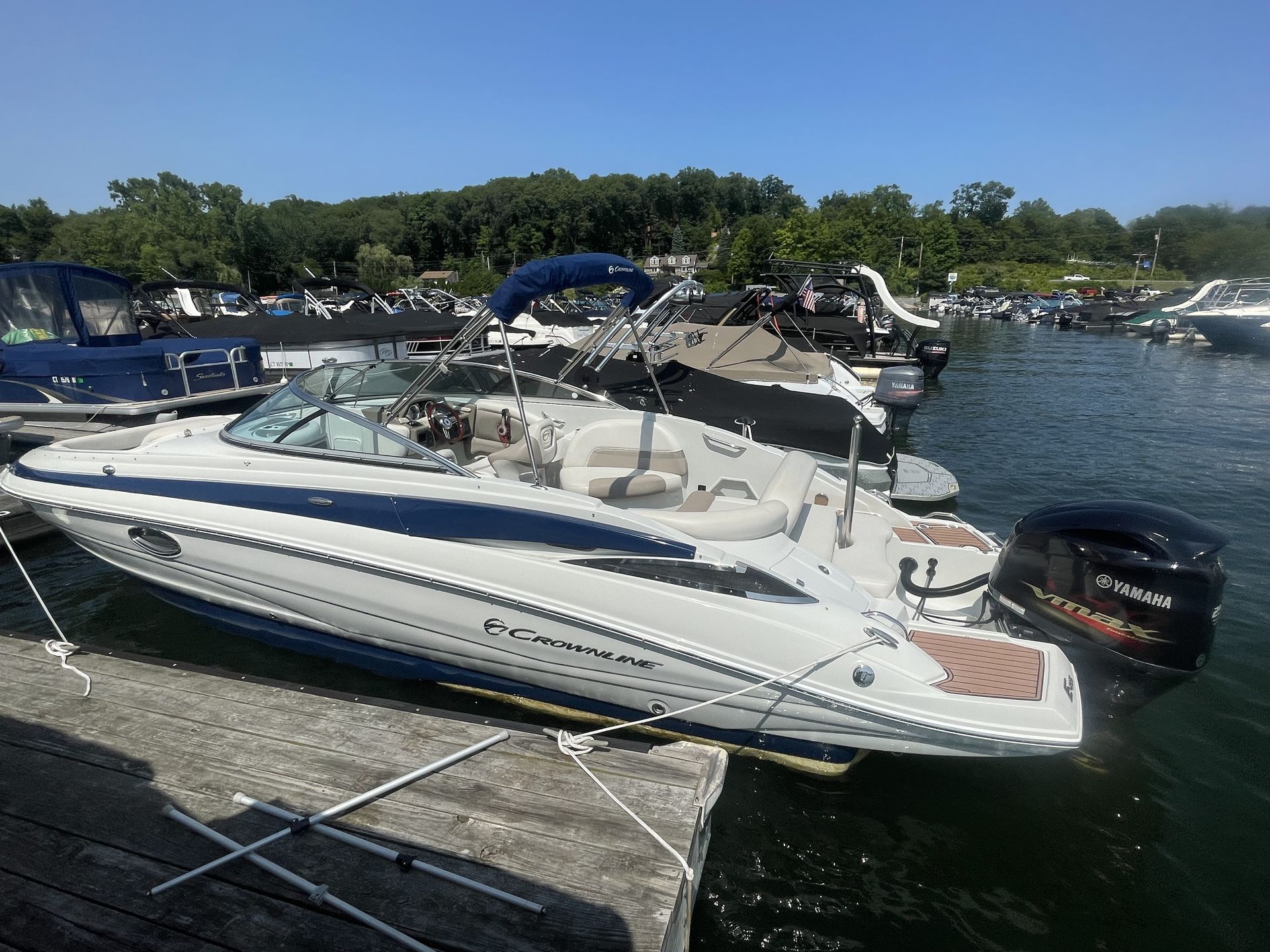 2016 Crownline E4 XS in brookfield CT