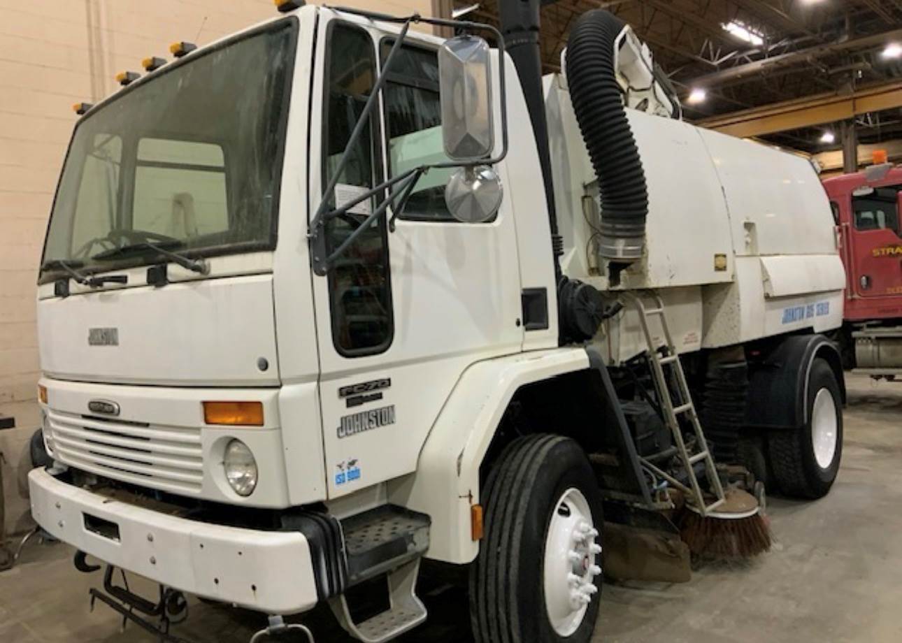 2000 Freightliner FC70 in Wayne, MI