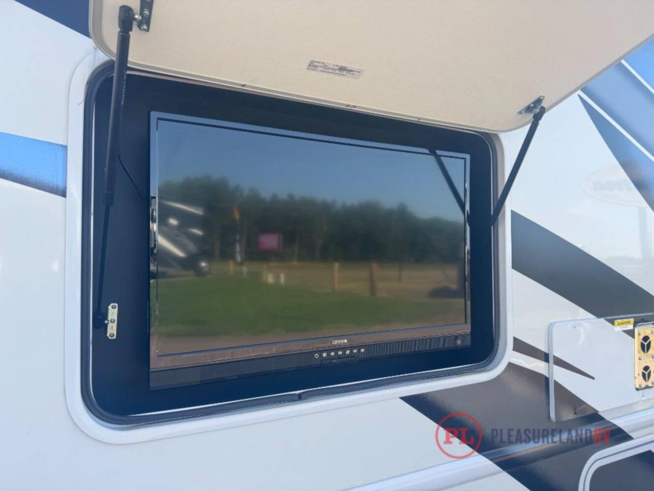 A photo of this 2023 Thor Motor Coach Hurricane 34J