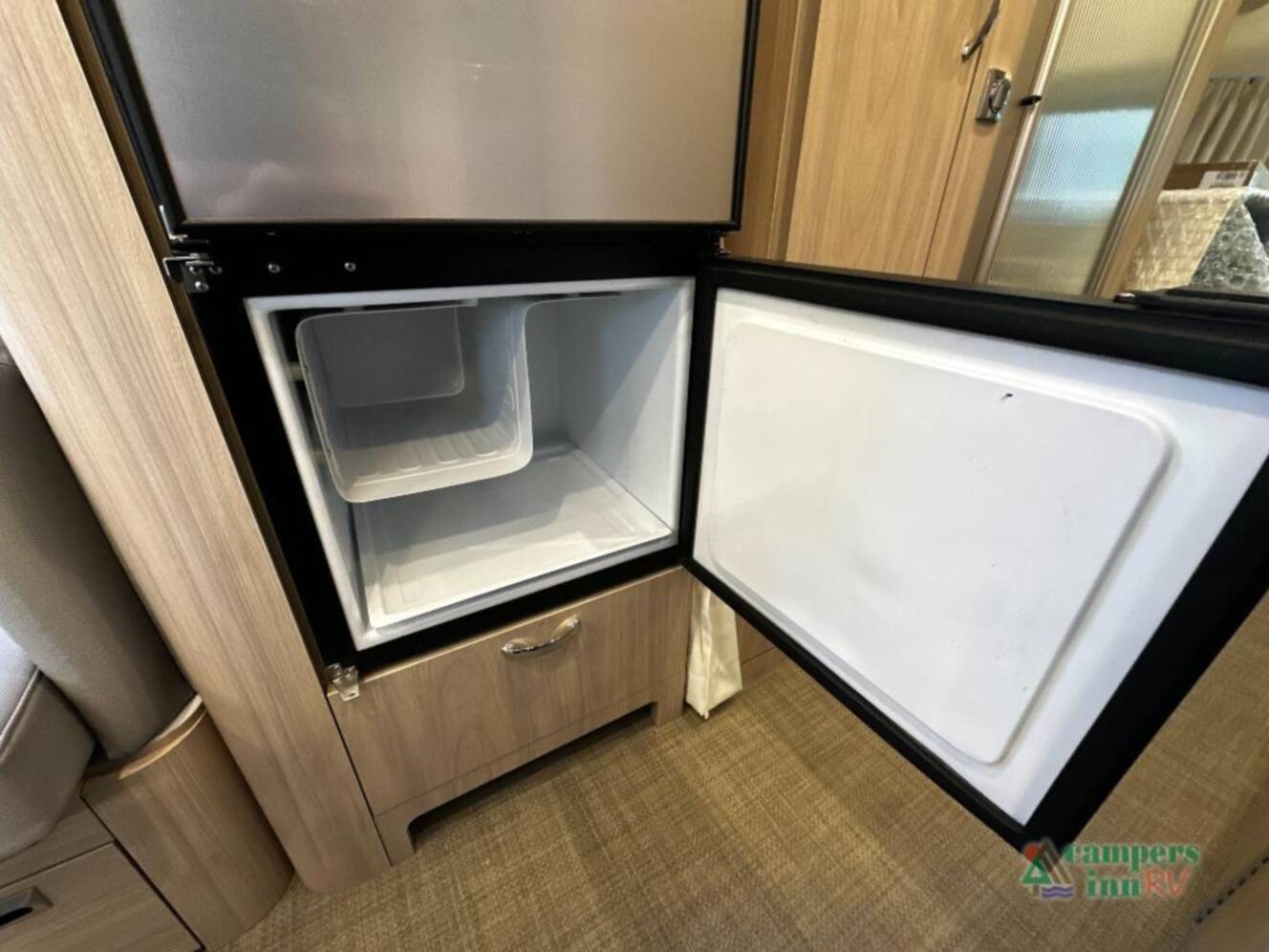 A photo of this 2027 Airstream Globetrotter 25FBT