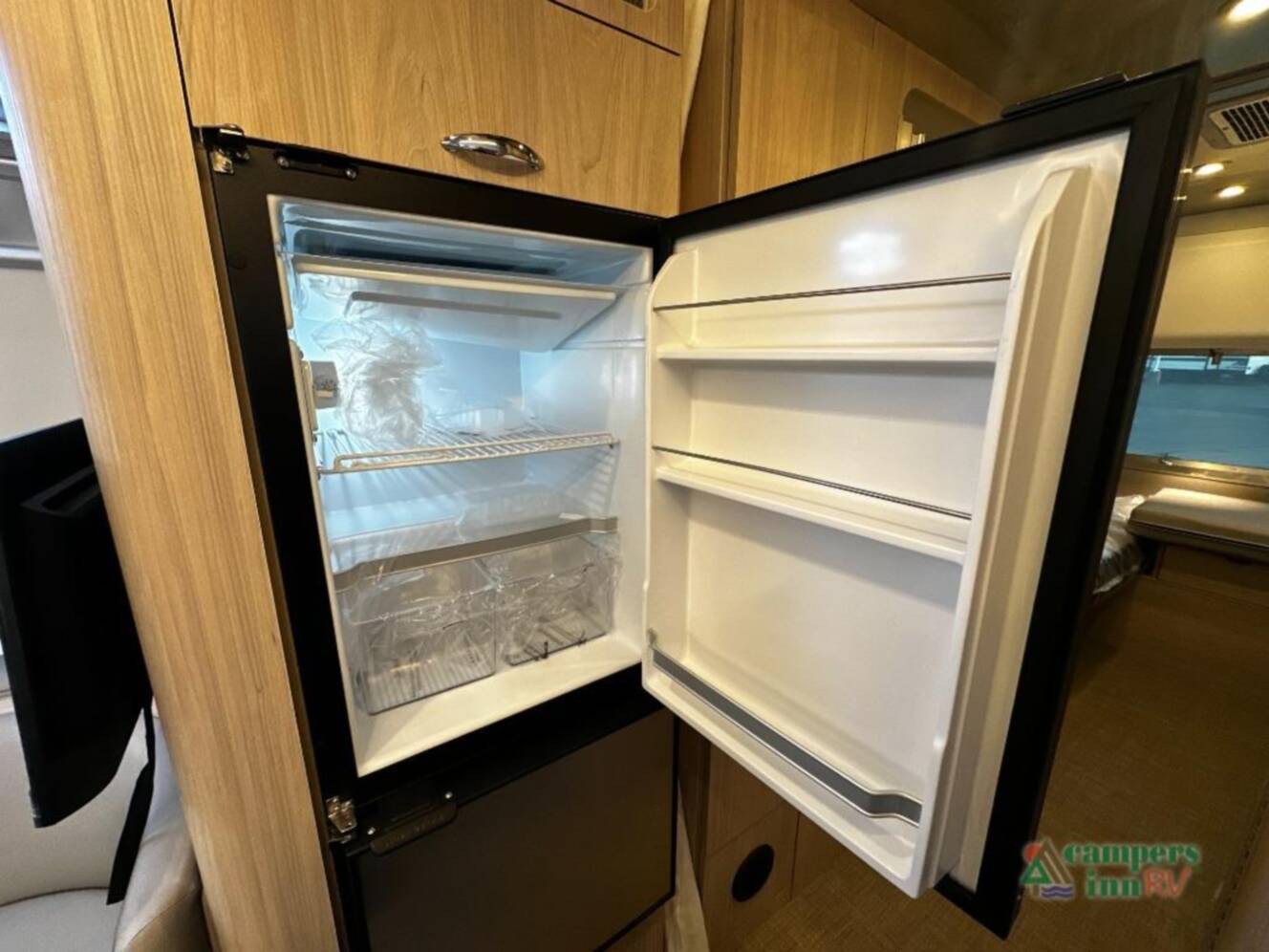 A photo of this 2027 Airstream Globetrotter 25FBT