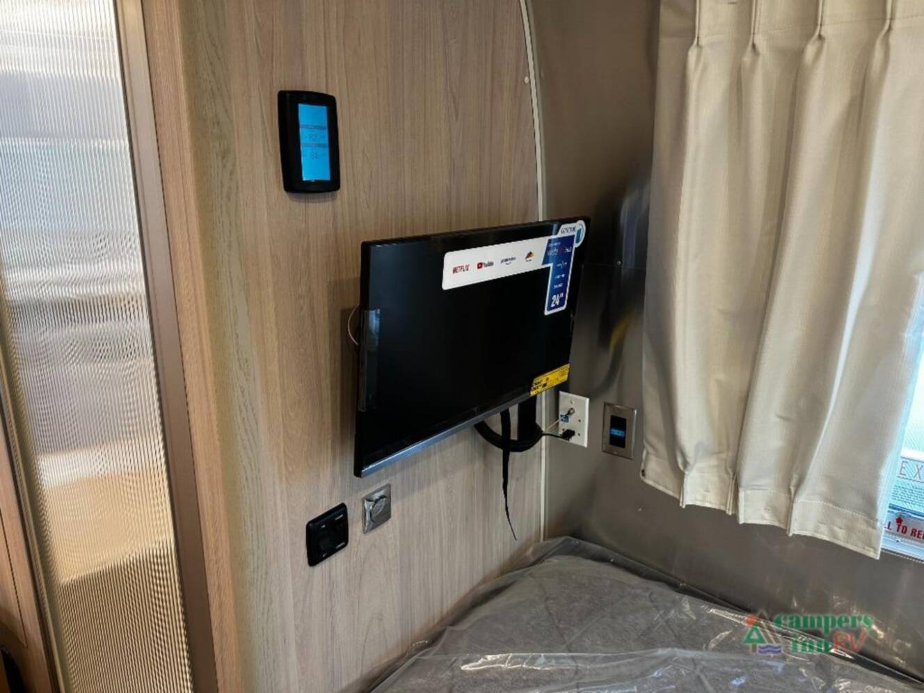 A photo of this 2027 Airstream Globetrotter 25FBT