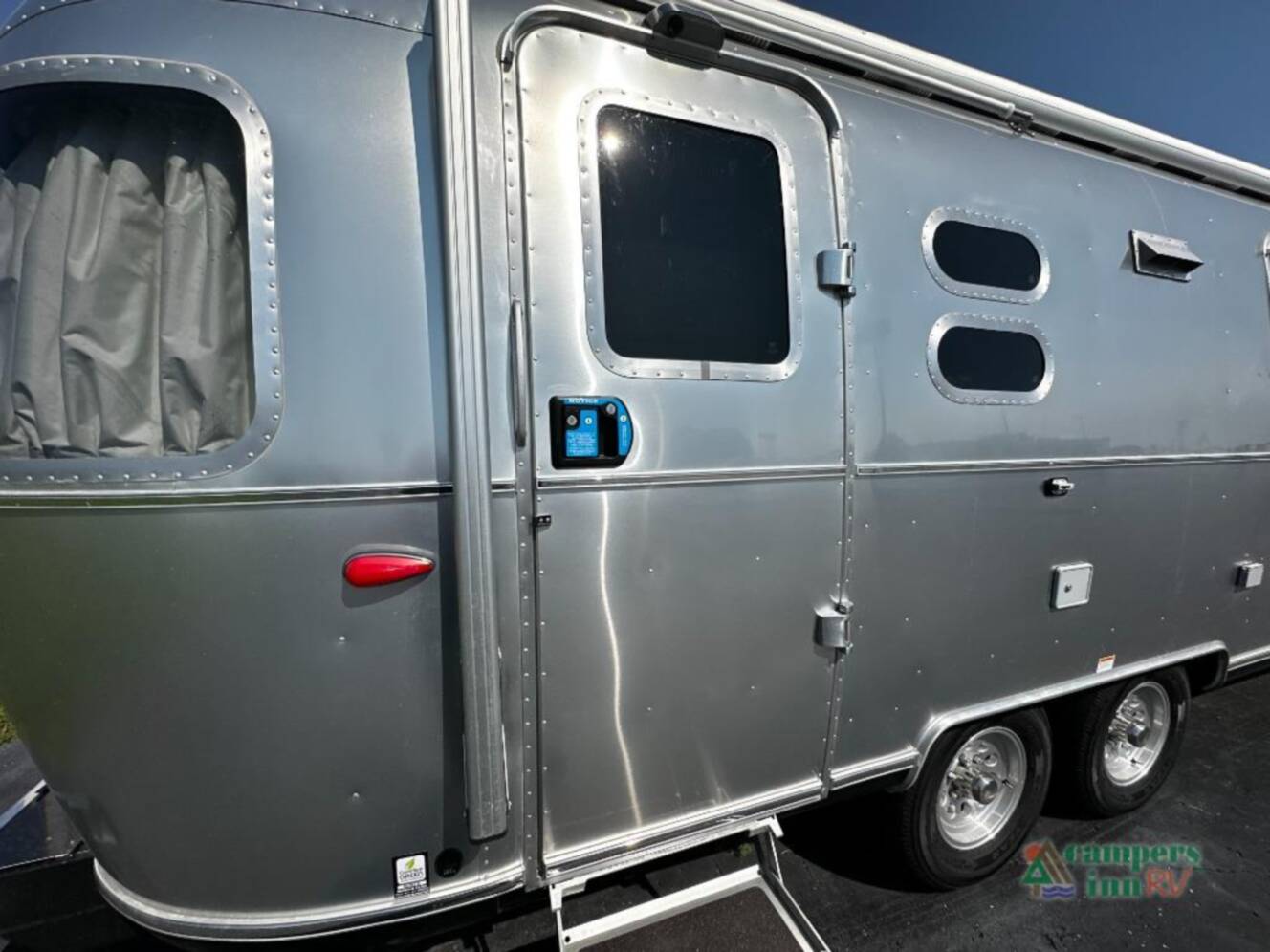 A photo of this 2027 Airstream Globetrotter 25FBT