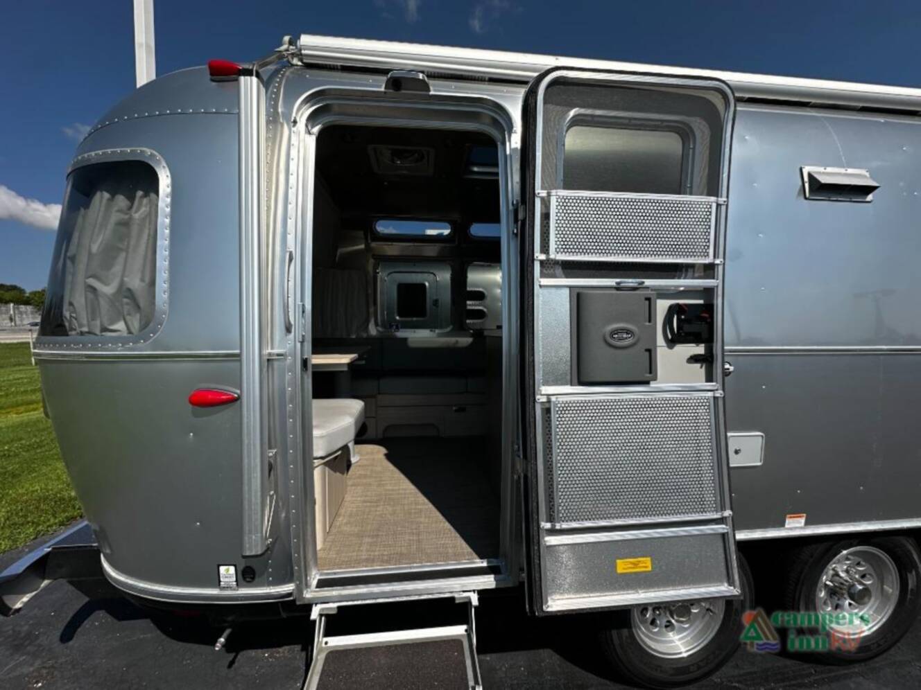 A photo of this 2027 Airstream Globetrotter 25FBT