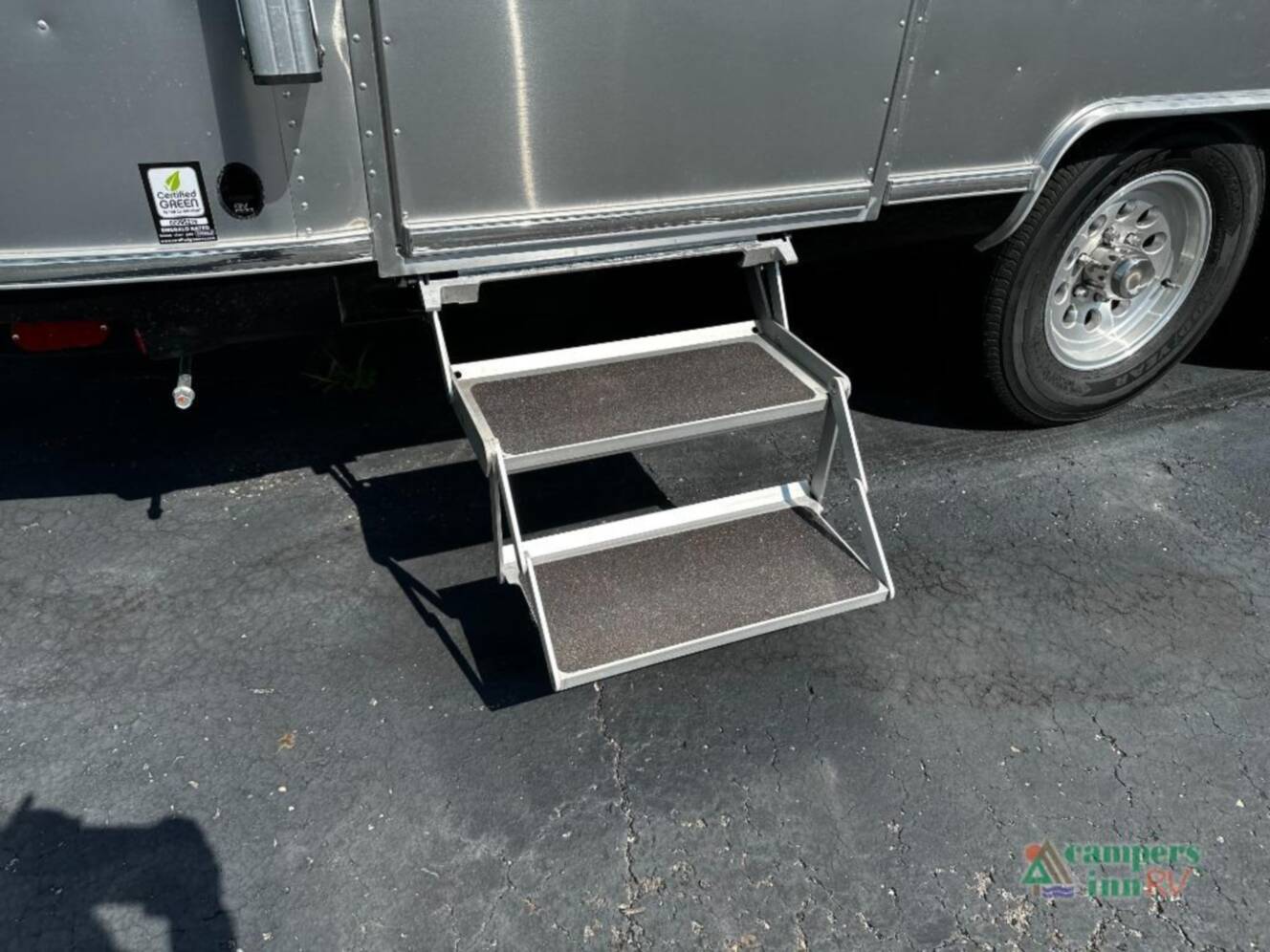 A photo of this 2027 Airstream Globetrotter 25FBT
