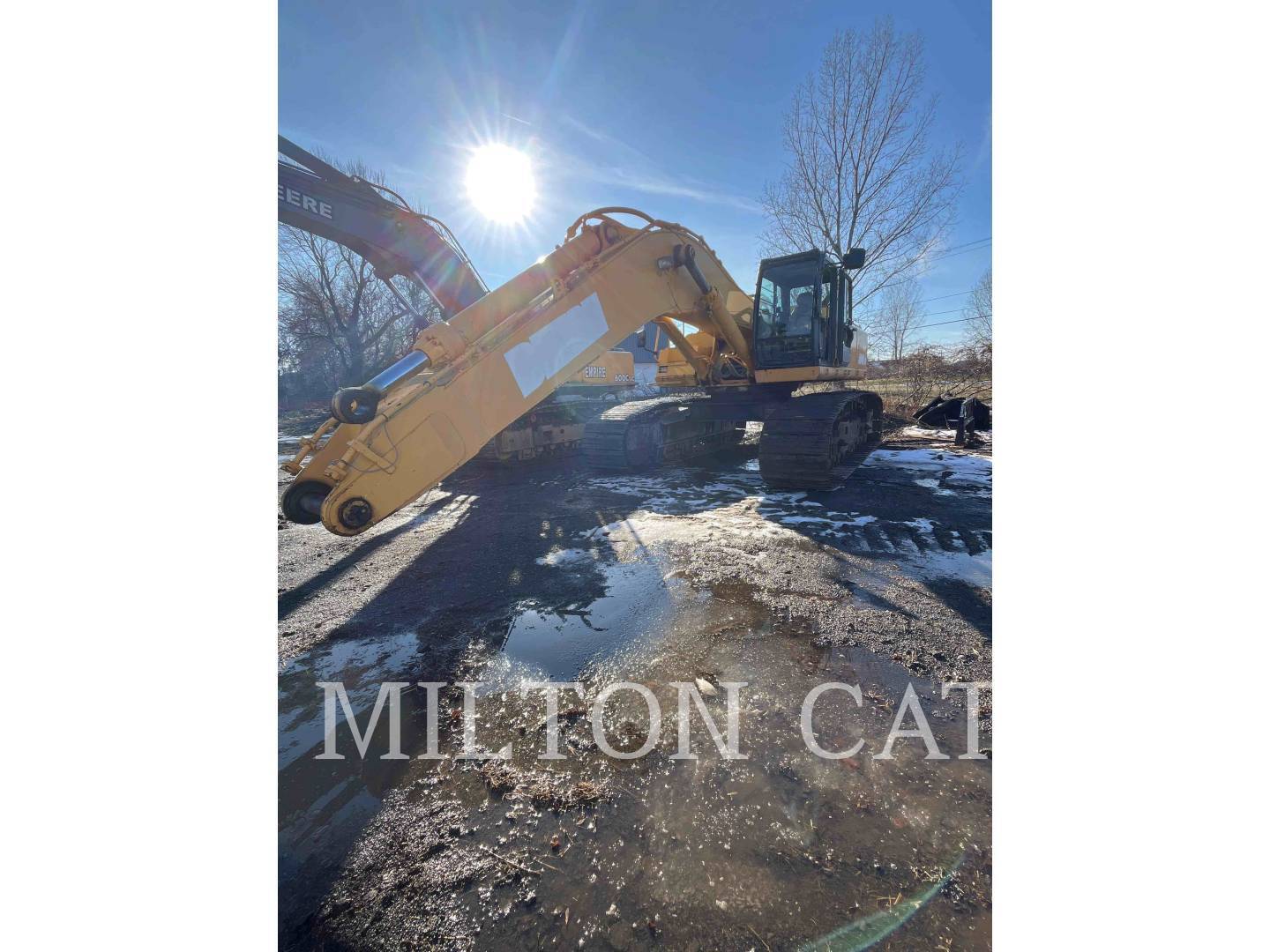 2005 JOHN DEERE 600C LC in Tonawanda, NY