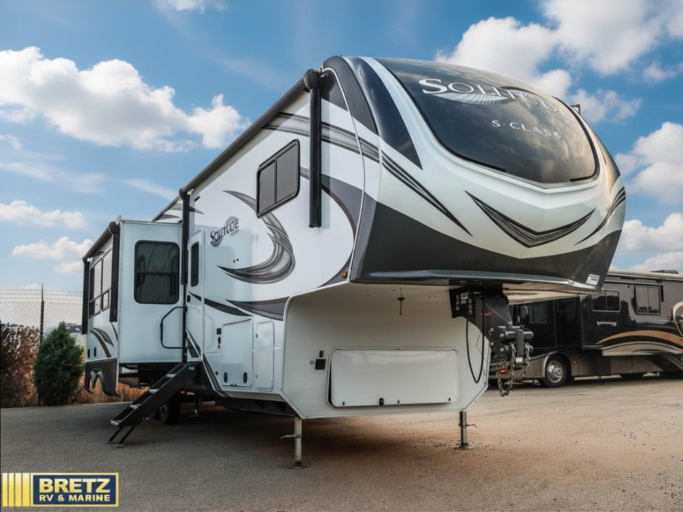 2022 Grand Design Solitude S-Class 3950BH RV