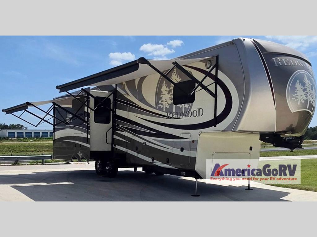 2015 Redwood Rv Redwood 36FB in comfort TX