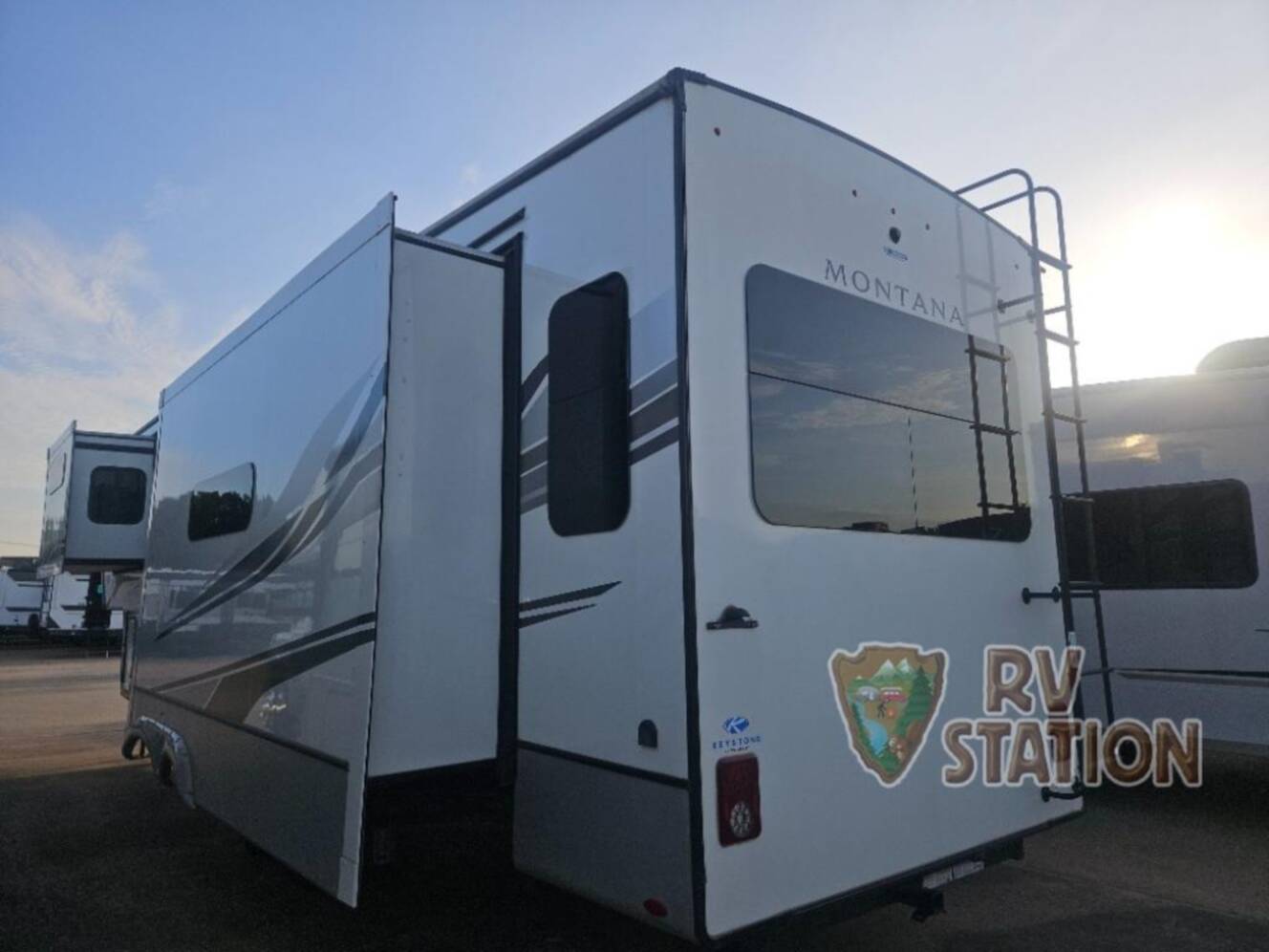 A photo of this 2023 Keystone Rv Montana 3231CK