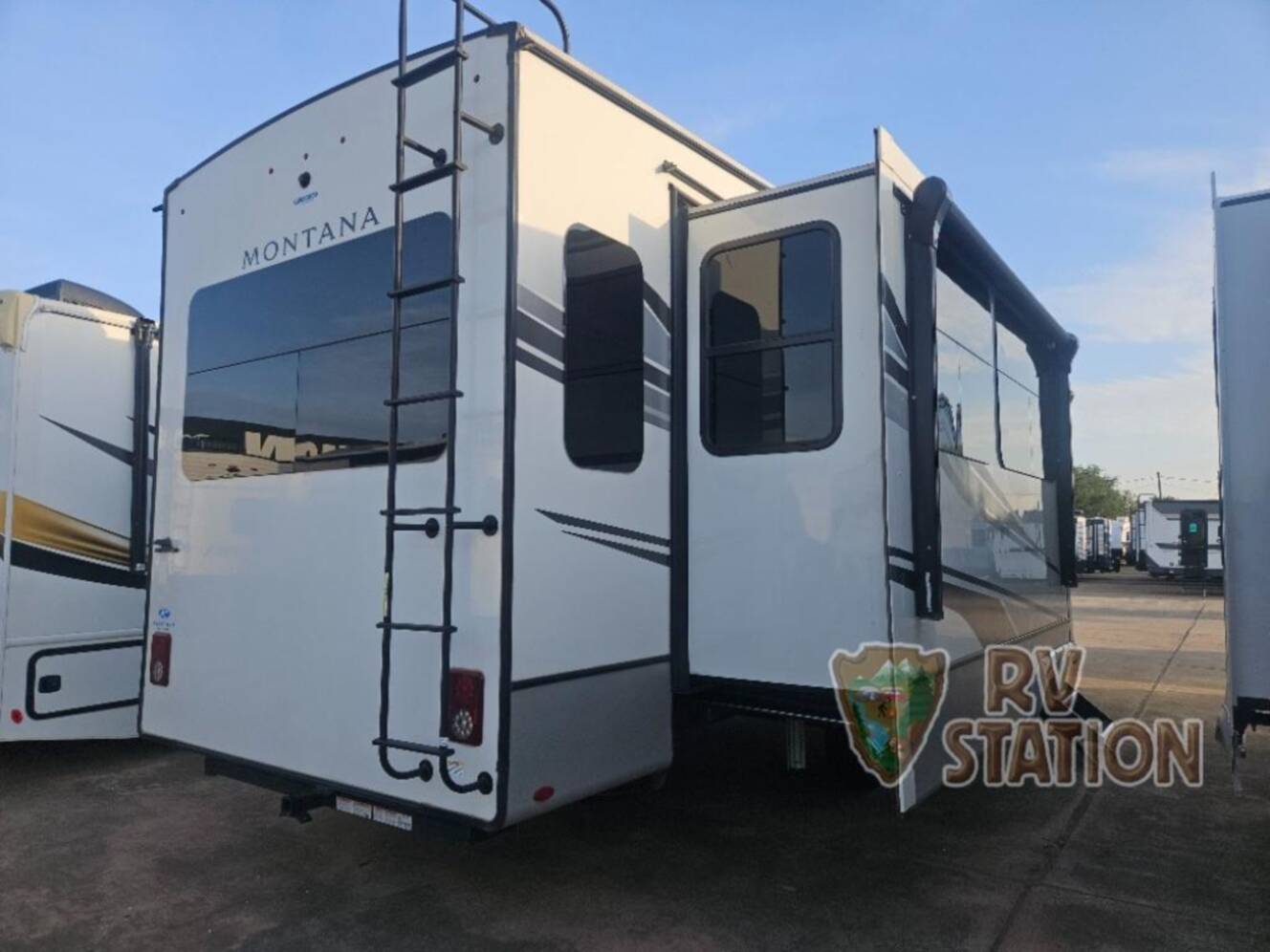 A photo of this 2023 Keystone Rv Montana 3231CK