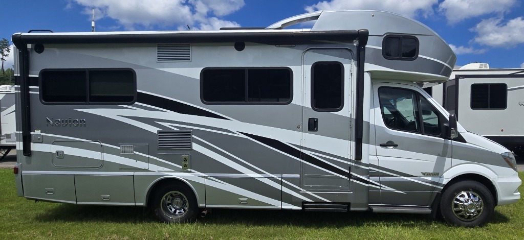 2017 Winnebago Navion 24J RV