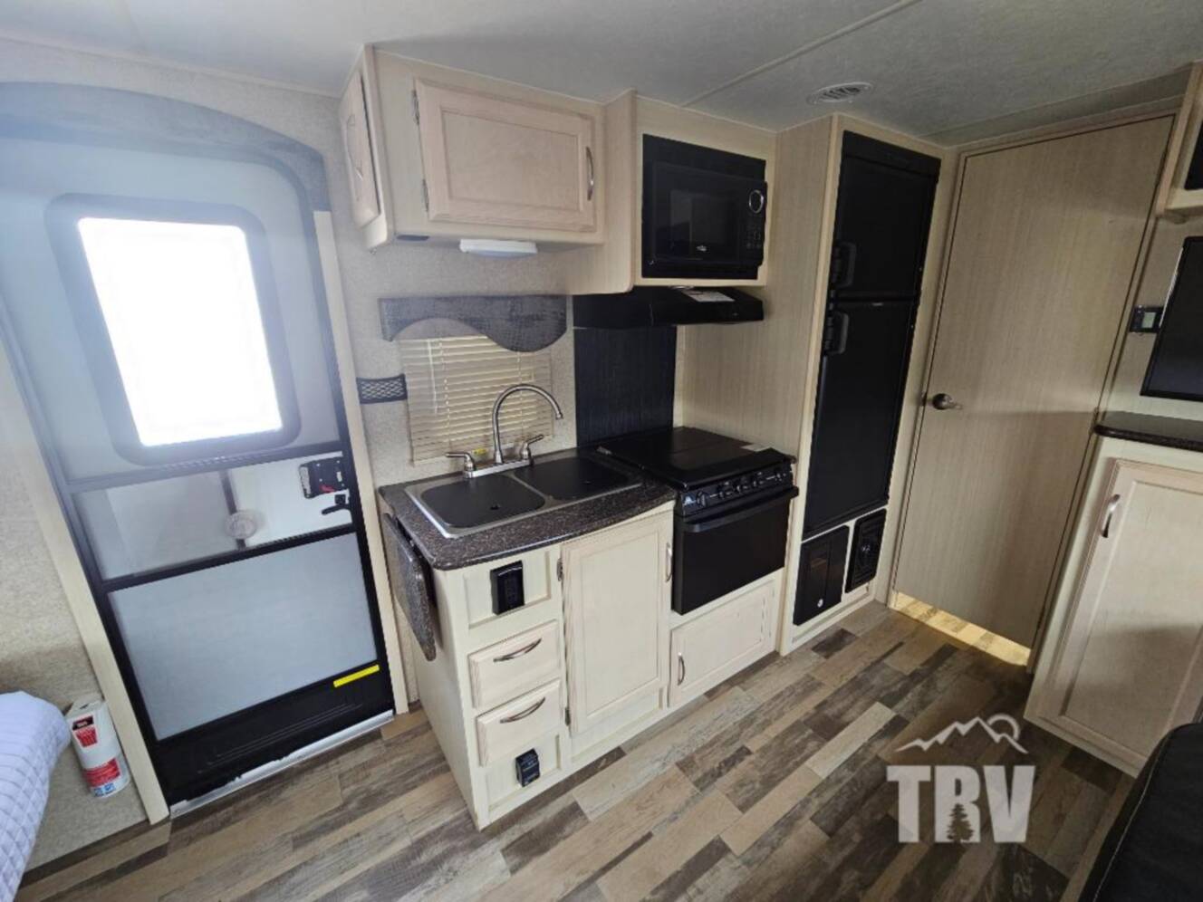 A photo of this 2018 Winnebago Industries Towables Micro Minnie 2106FBS