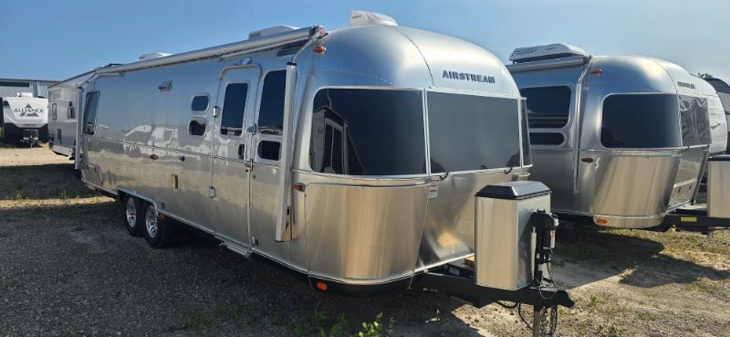 2025 Airstream Classic 30RB TWIN in neenah WI