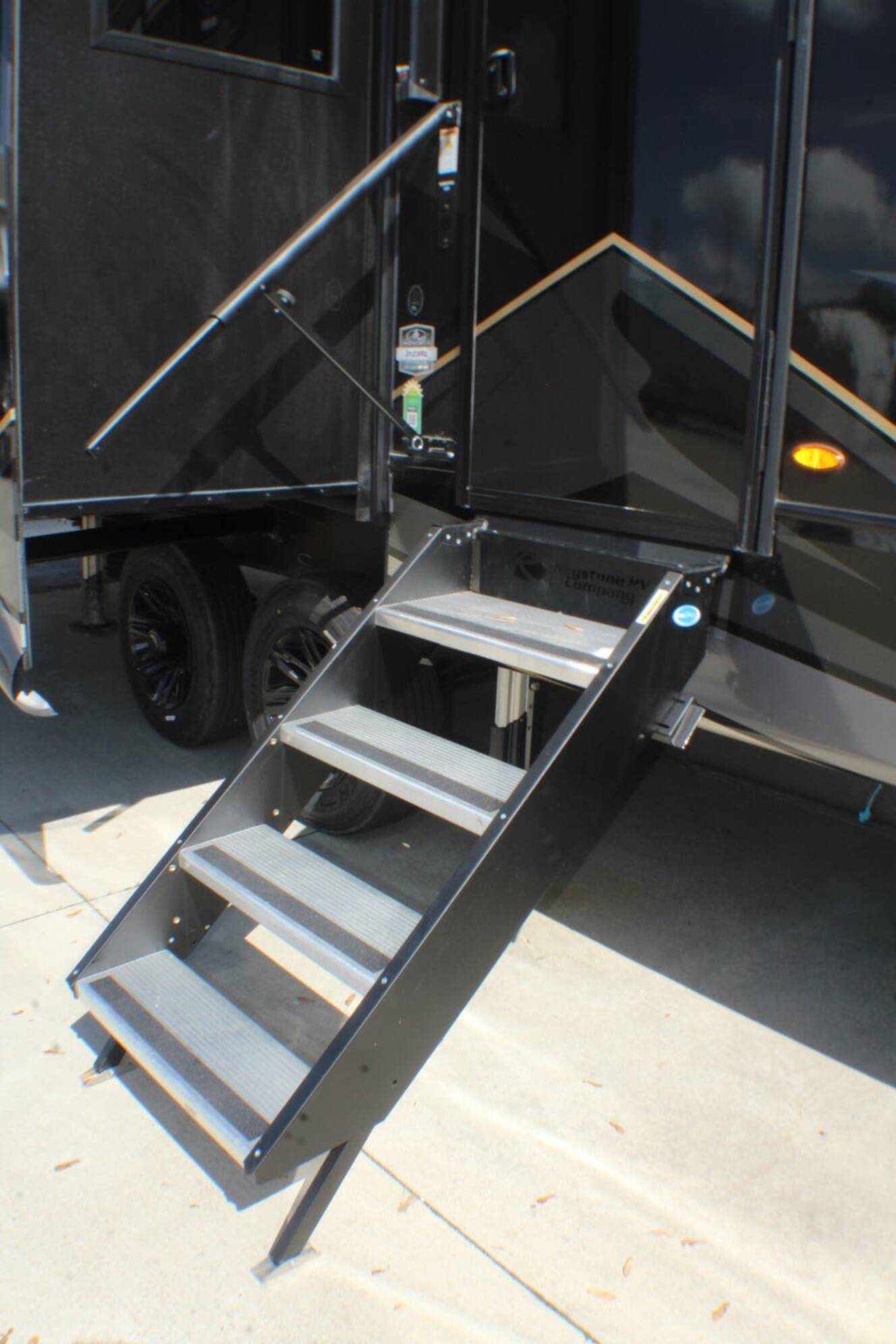A photo of this 2025 Keystone Montana 3123RL