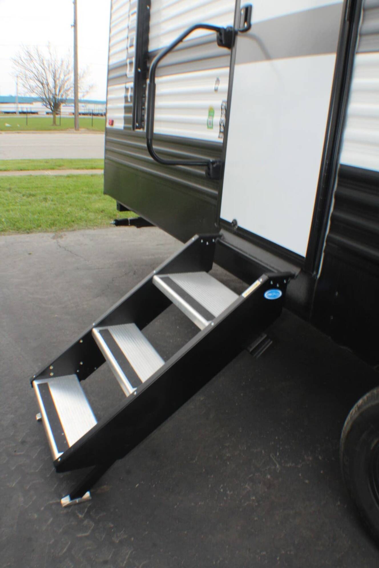 A photo of this 2025 Keystone Hideout 28BUS