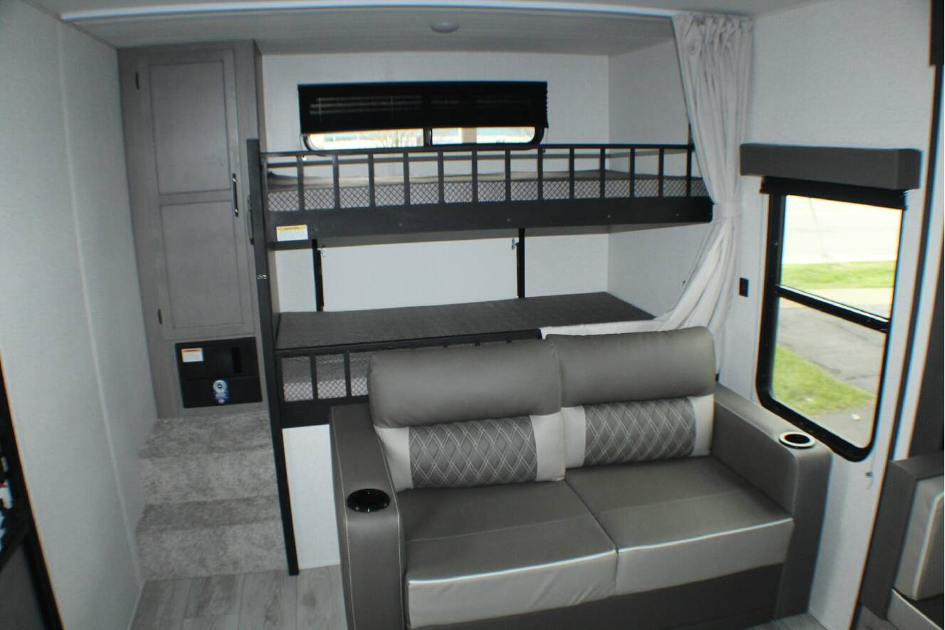 A photo of this 2025 Keystone Hideout 28BUS