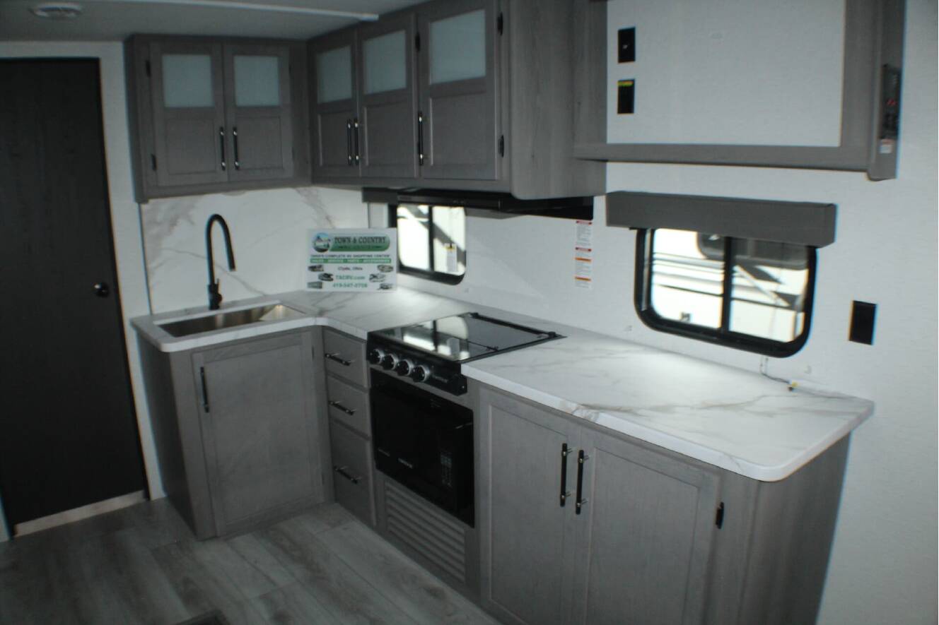 A photo of this 2025 Keystone Hideout 28BUS