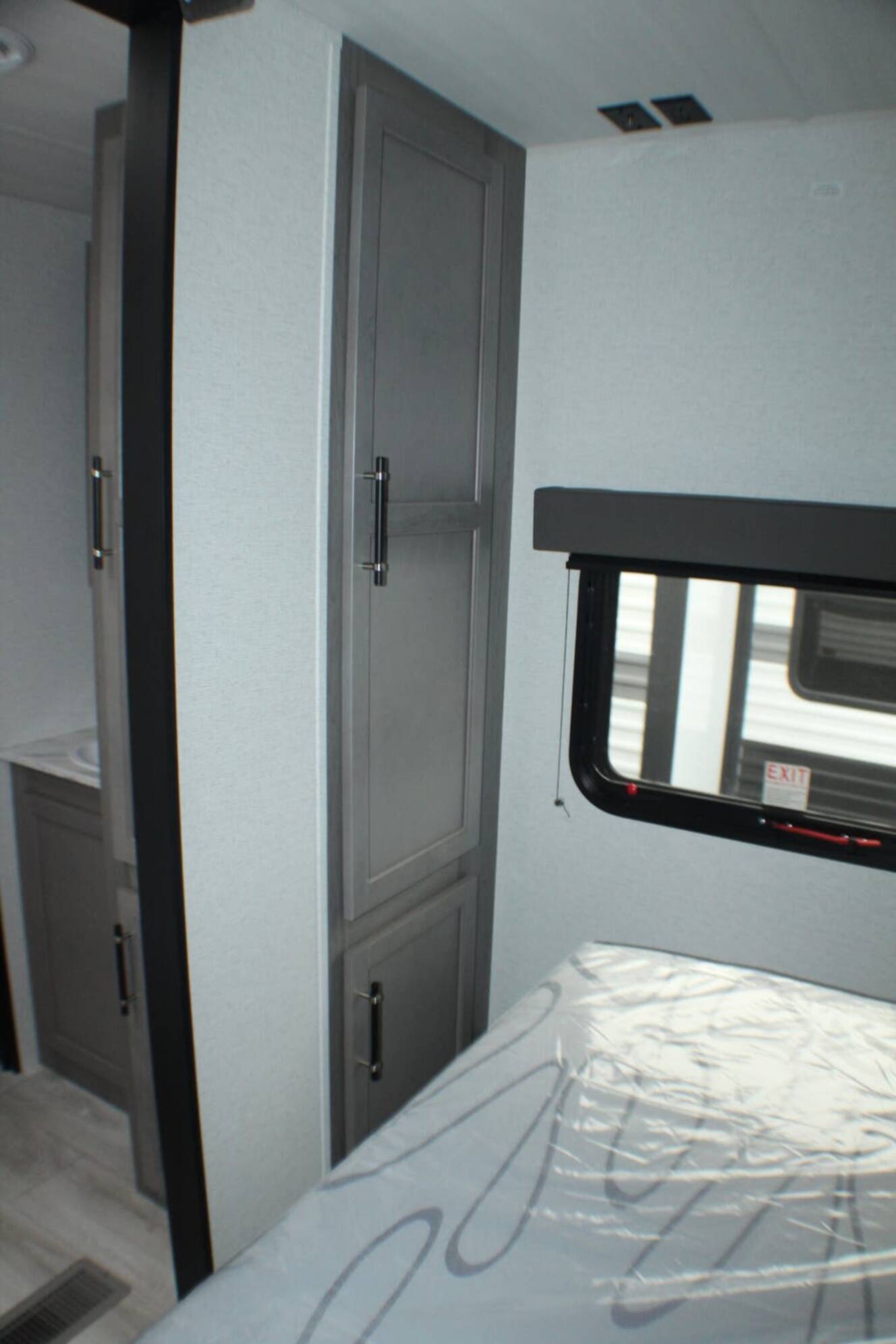 A photo of this 2025 Keystone Hideout 28BUS
