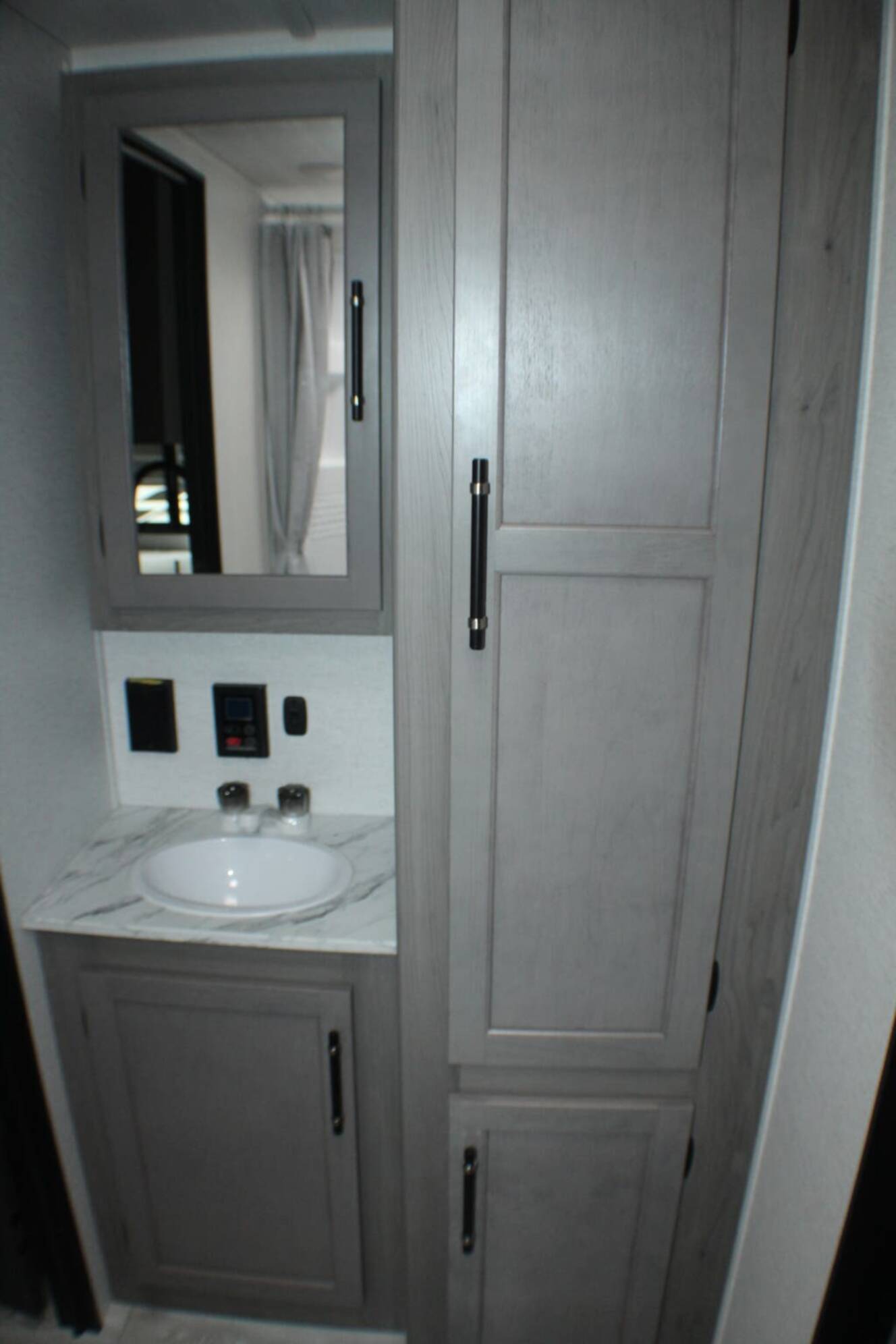 A photo of this 2025 Keystone Hideout 28BUS