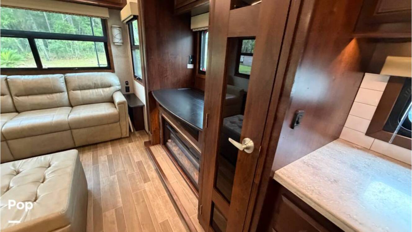 A photo of this 2020 Jayco Pinnacle 36SSWS
