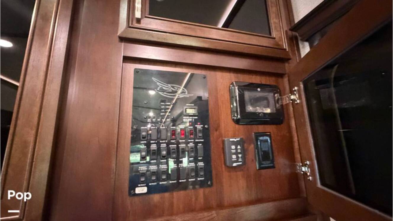 A photo of this 2020 Jayco Pinnacle 36SSWS