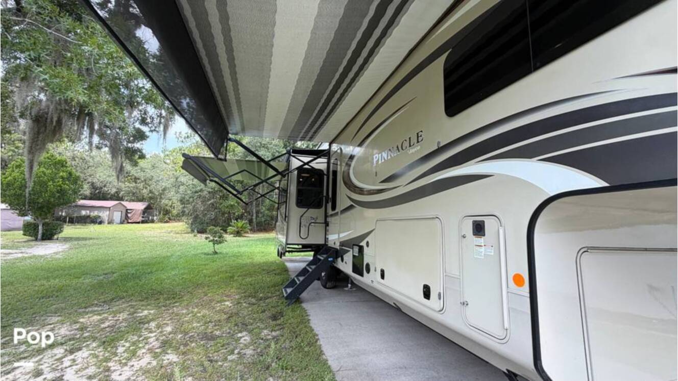 A photo of this 2020 Jayco Pinnacle 36SSWS