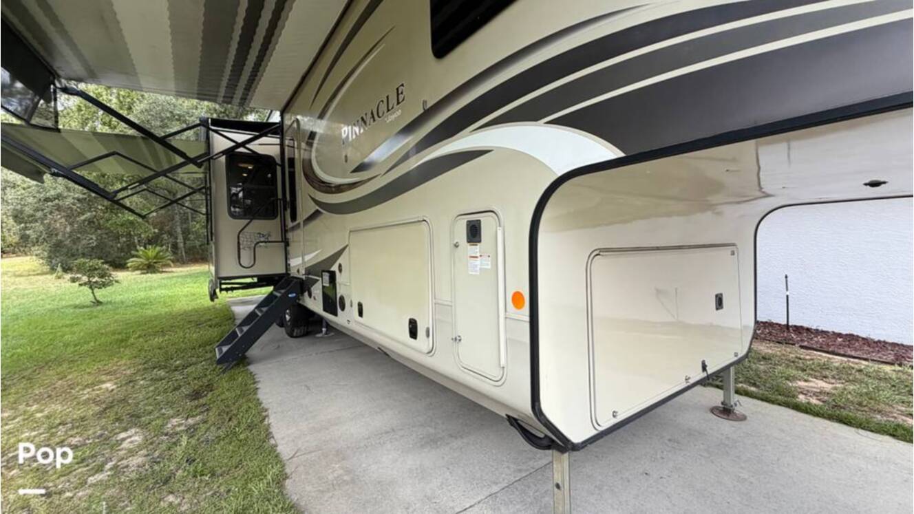 A photo of this 2020 Jayco Pinnacle 36SSWS