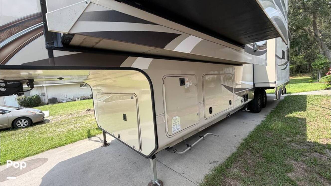 A photo of this 2020 Jayco Pinnacle 36SSWS