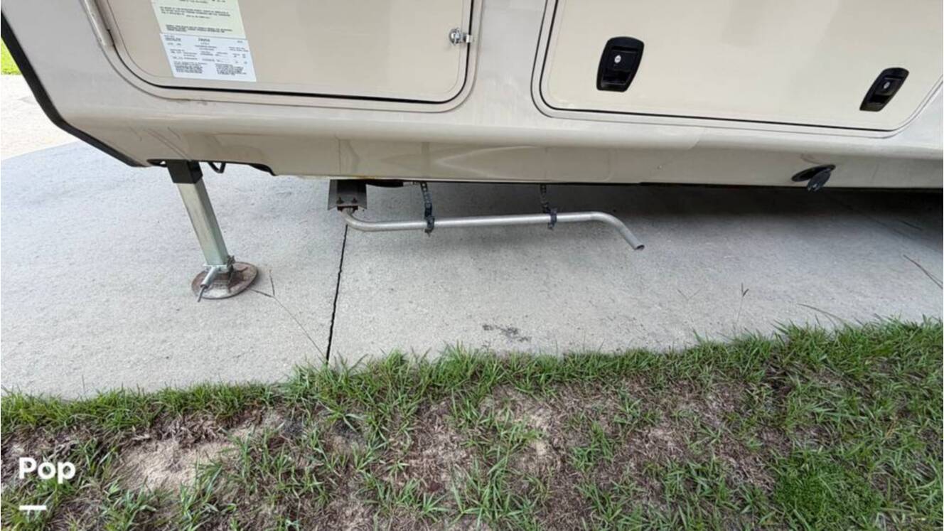 A photo of this 2020 Jayco Pinnacle 36SSWS