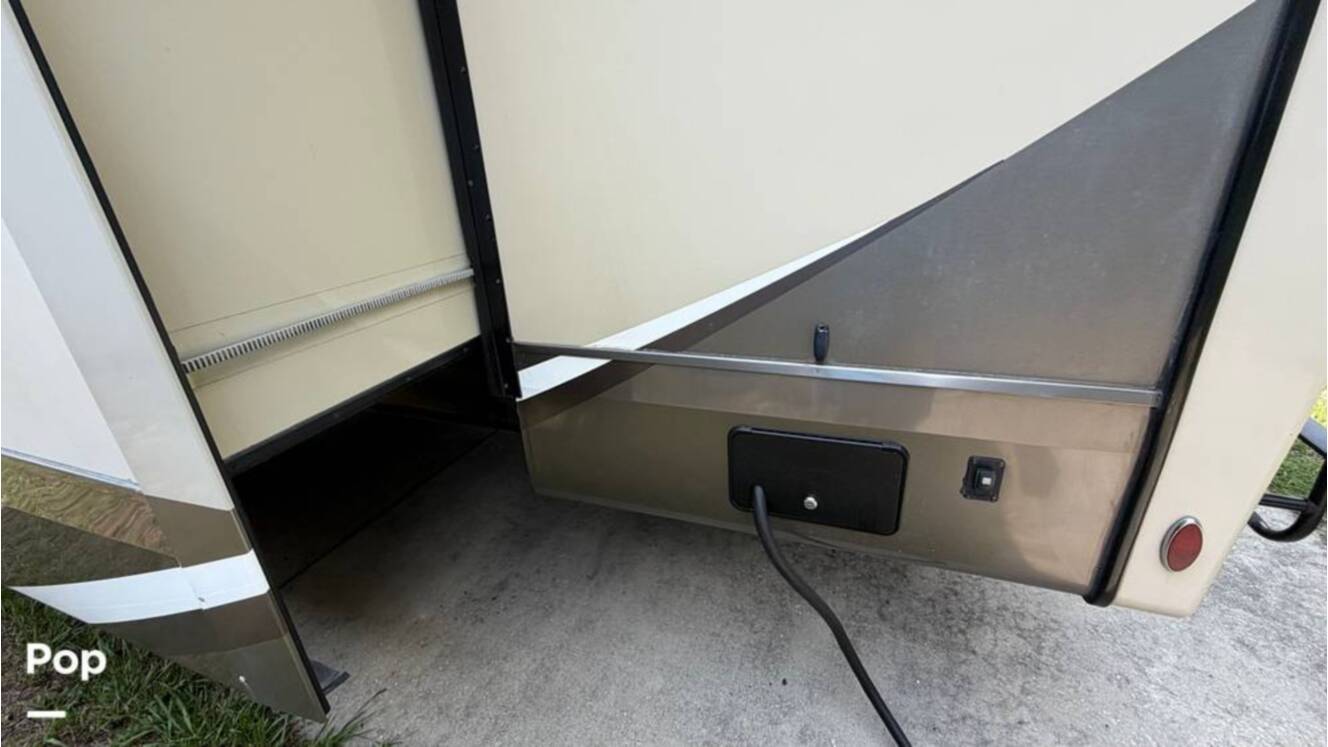A photo of this 2020 Jayco Pinnacle 36SSWS