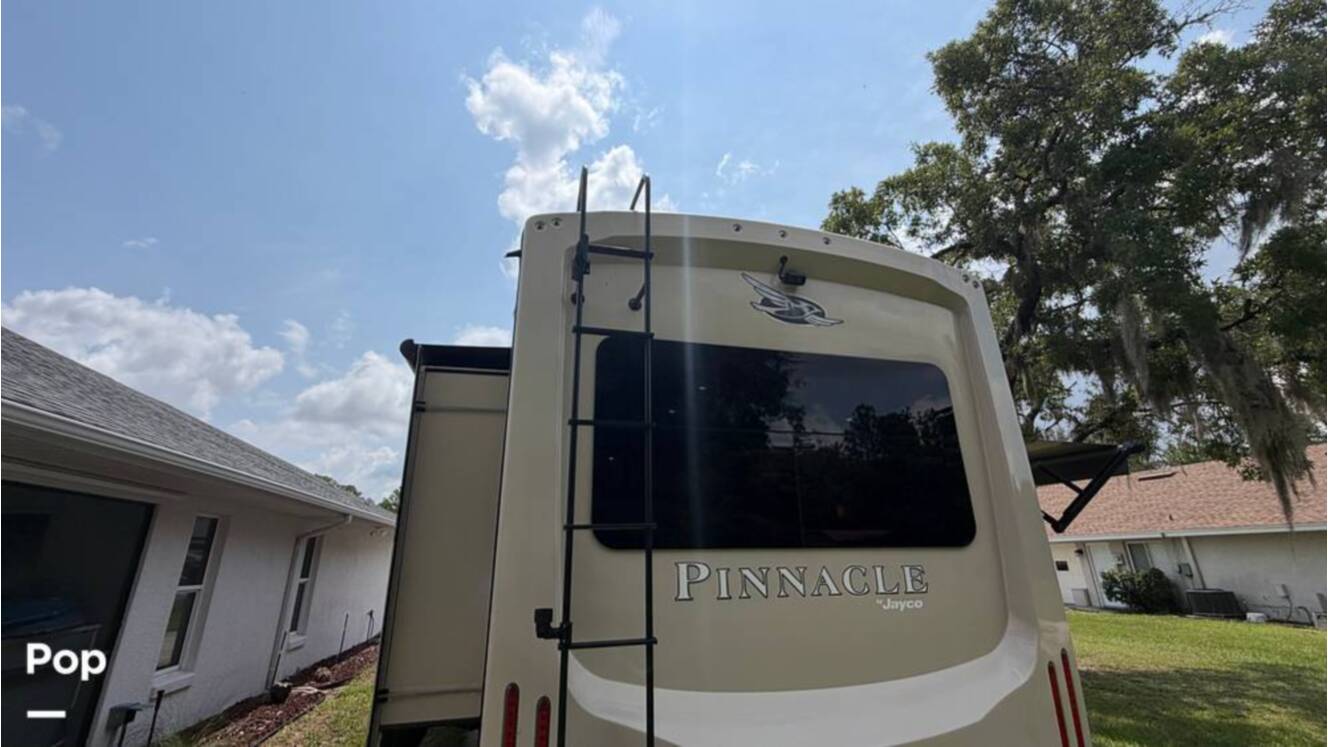 A photo of this 2020 Jayco Pinnacle 36SSWS