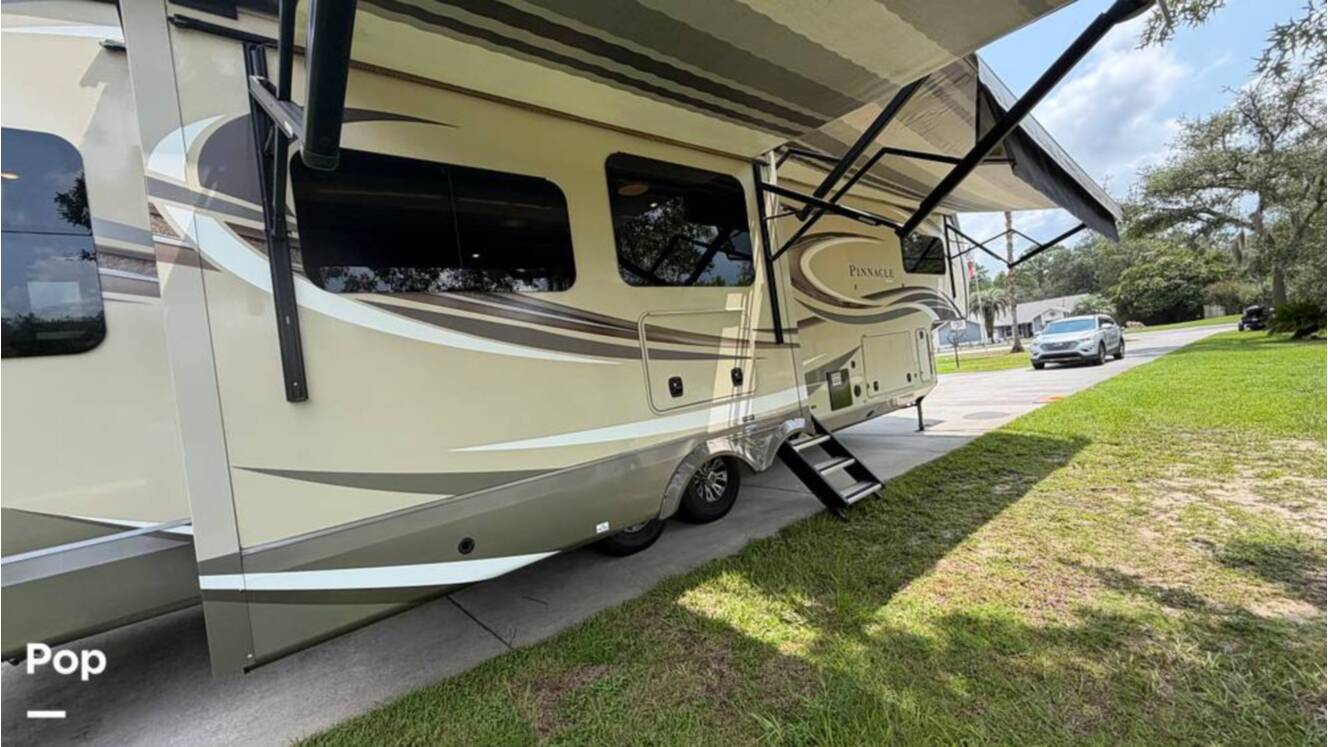 A photo of this 2020 Jayco Pinnacle 36SSWS