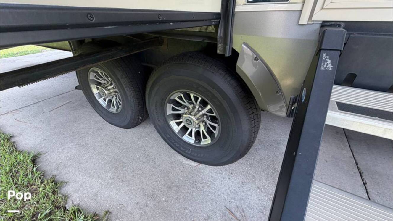 A photo of this 2020 Jayco Pinnacle 36SSWS
