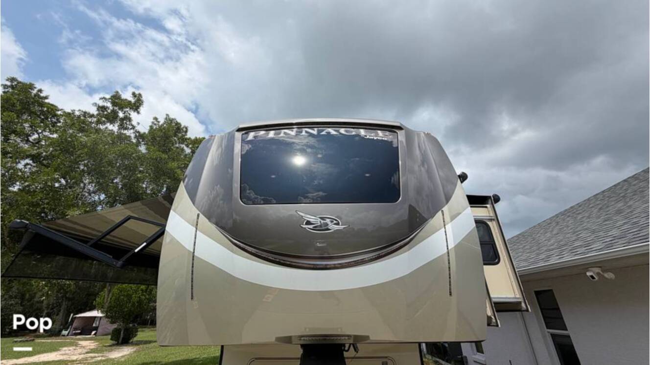 A photo of this 2020 Jayco Pinnacle 36SSWS