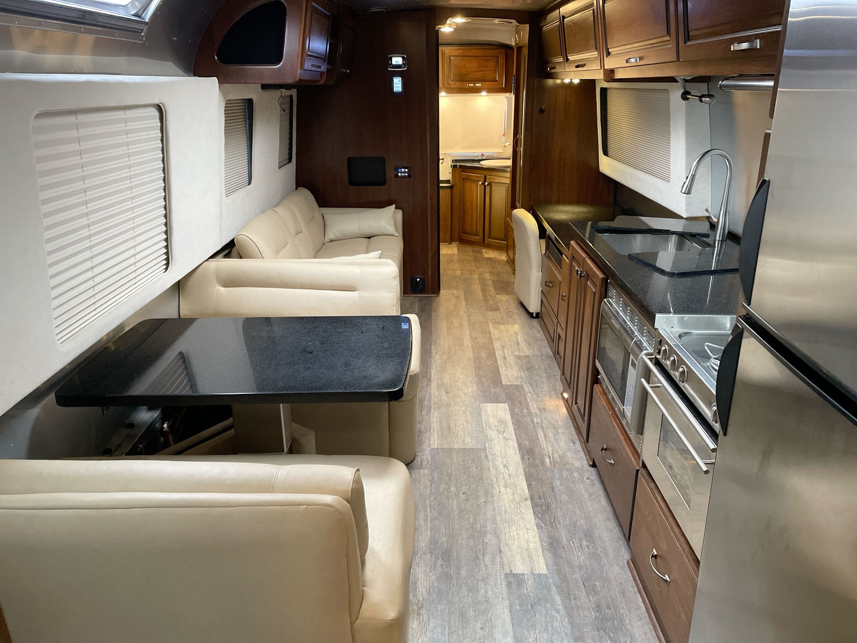 2018 Airstream CLASSIC 33FB QUEEN in richmond IN