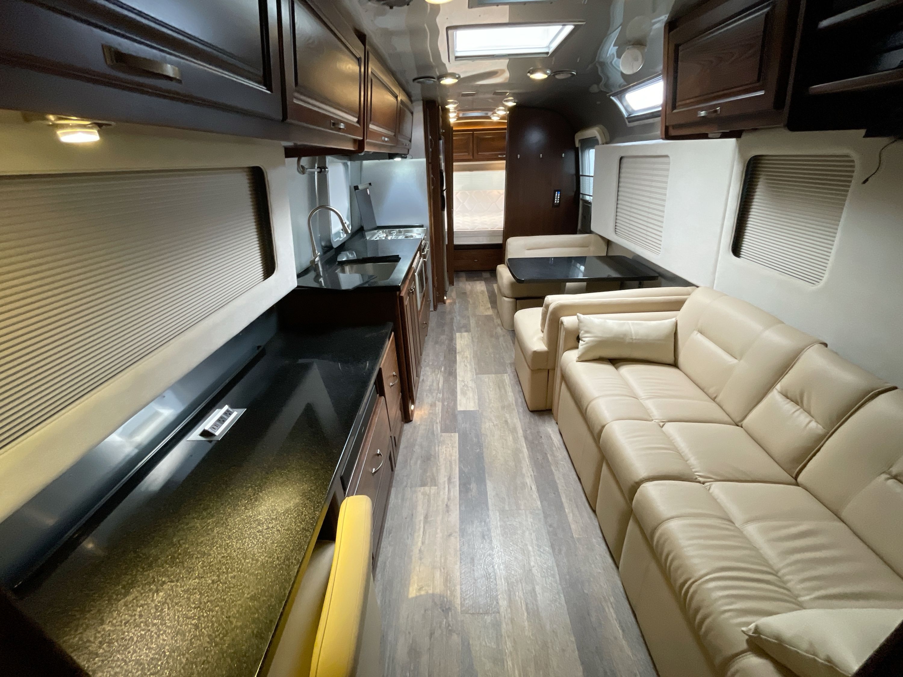 2018 Airstream CLASSIC 33FB QUEEN in richmond IN
