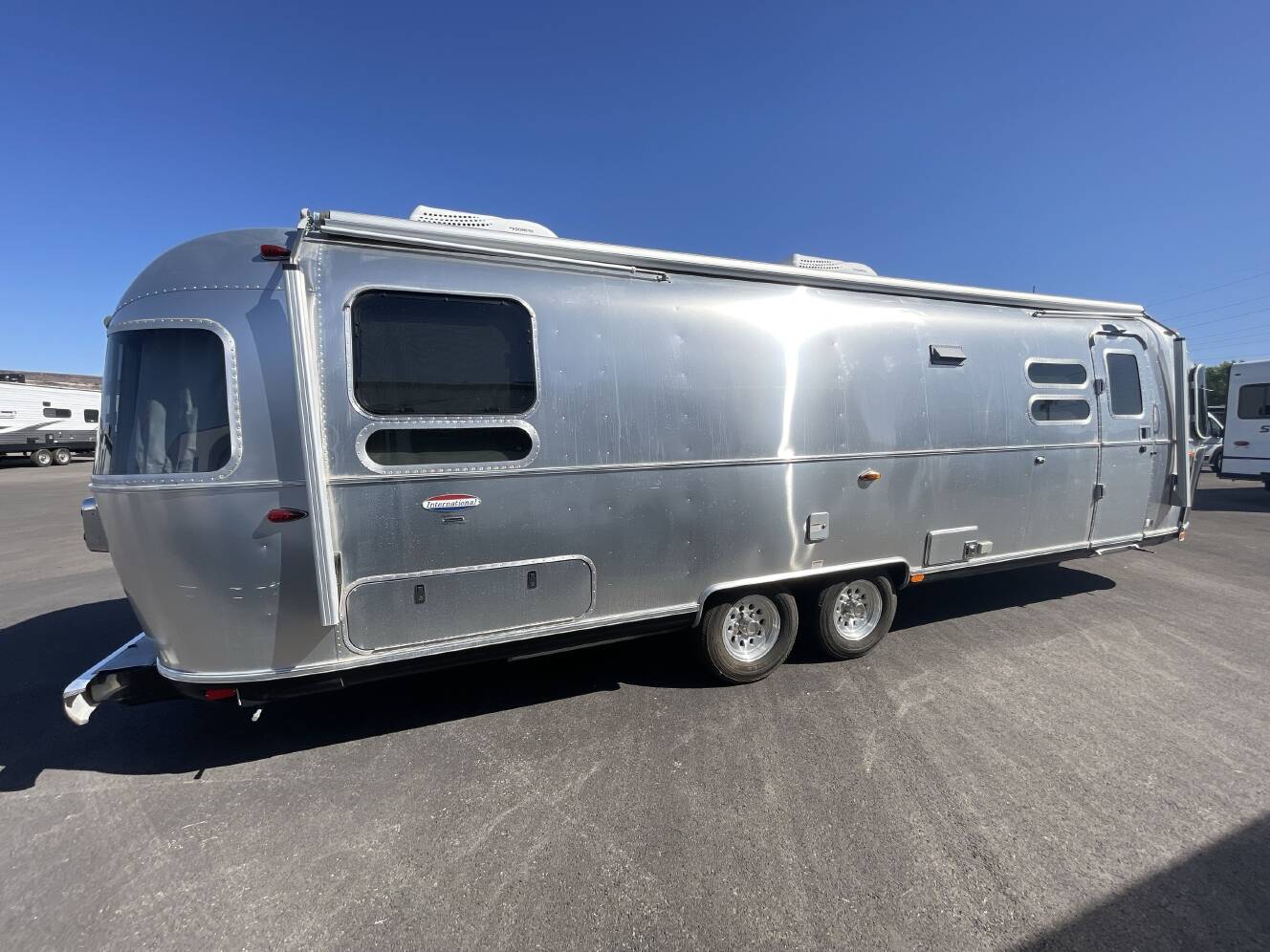 A photo of this 2018 Airstream INTERNATIONAL SIGNATURE 30RB TWIN