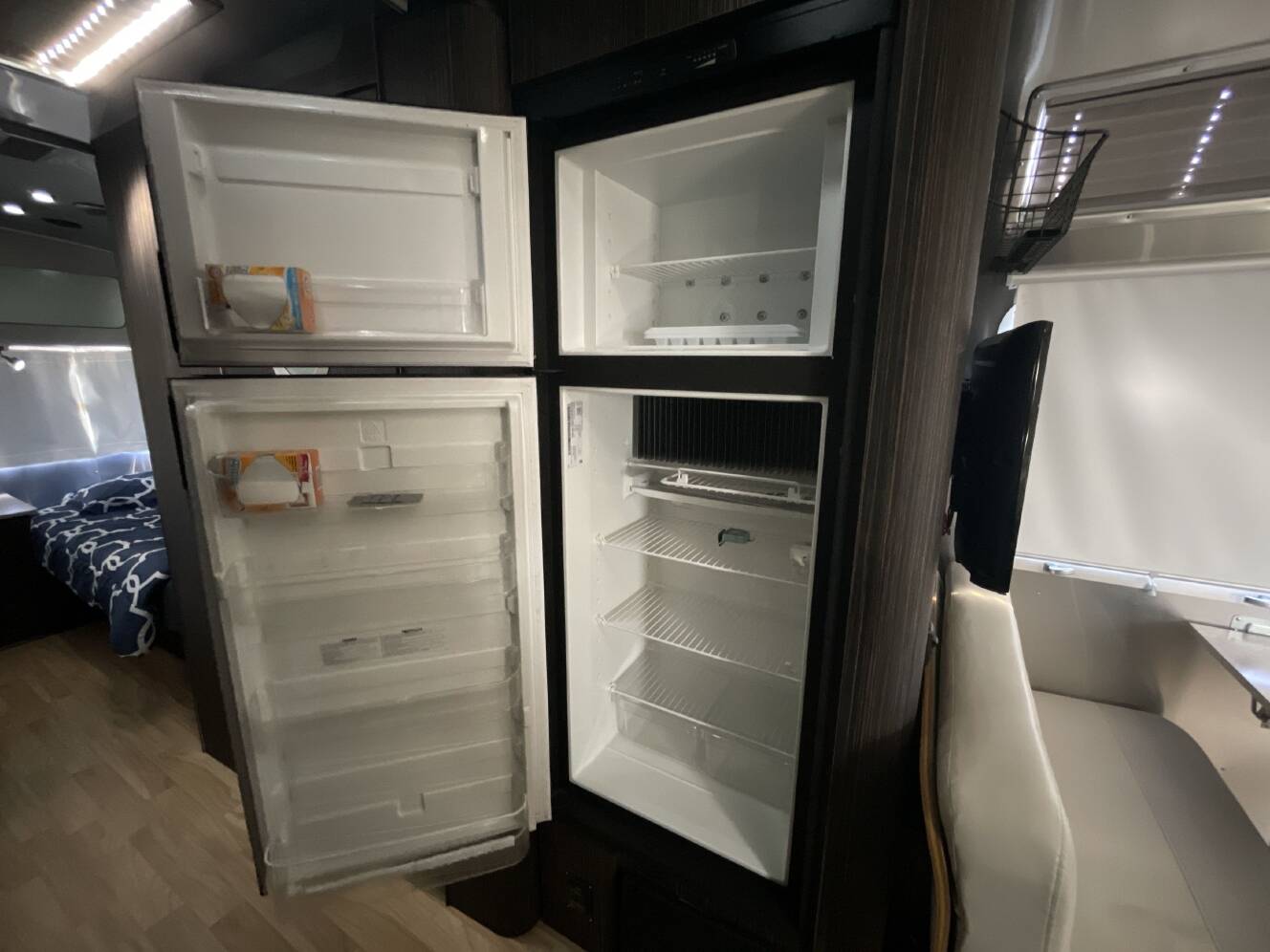 A photo of this 2018 Airstream INTERNATIONAL SIGNATURE 30RB TWIN