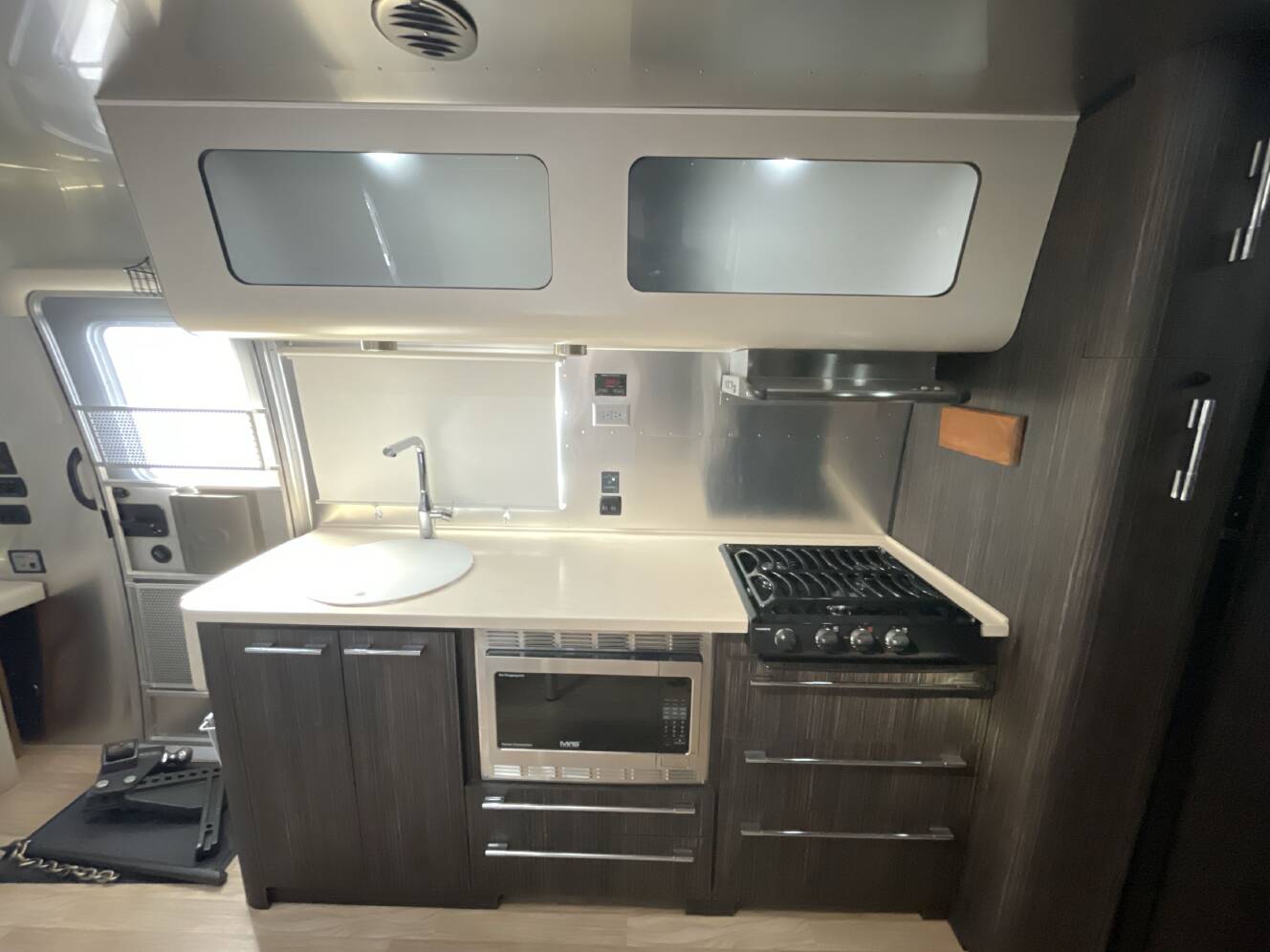 A photo of this 2018 Airstream INTERNATIONAL SIGNATURE 30RB TWIN